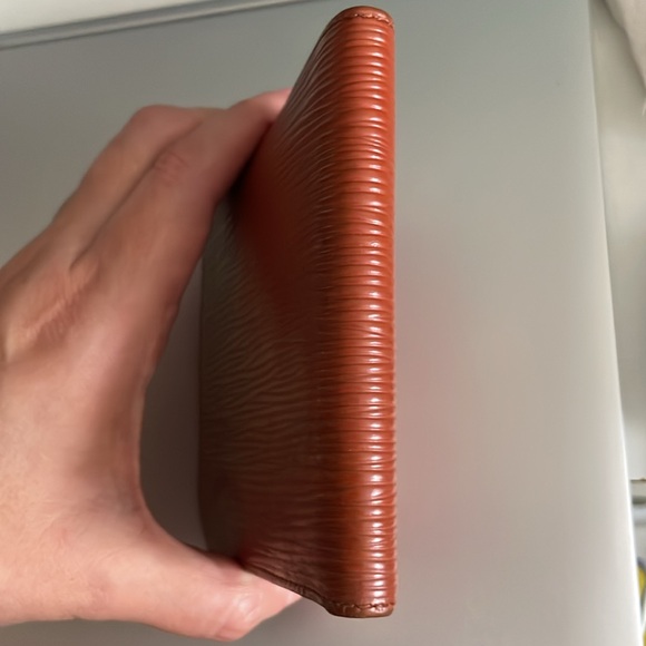 Louis Vuitton Vintage Portefeiulle Marco Kenyan Fawn Epi Leather Bifold Wallet - Picture 3 of 13